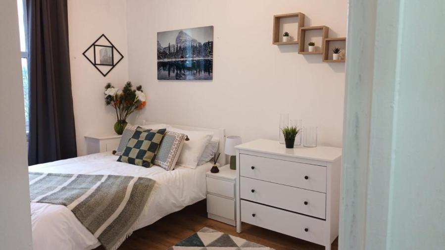 Apartment F2 2 Bed Flat In Hammersmith Opposite Olympia - Sleeps 5 People London