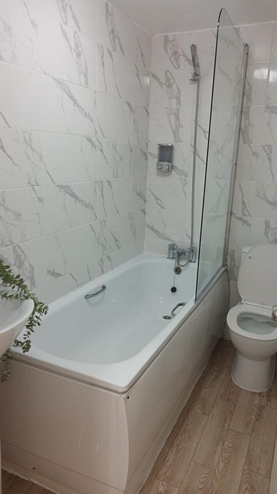 F2 2 Bed Flat In Hammersmith Opposite Olympia - Sleeps 5 People London