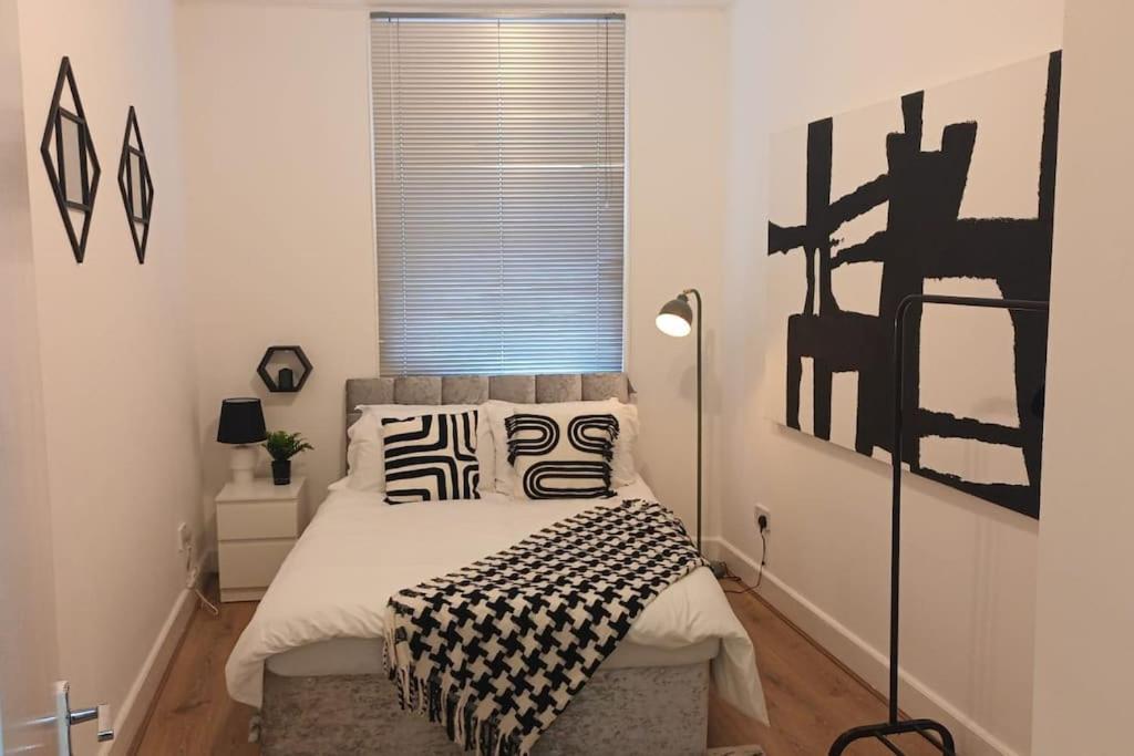 F2 2 Bed Flat In Hammersmith Opposite Olympia - Sleeps 5 People * London