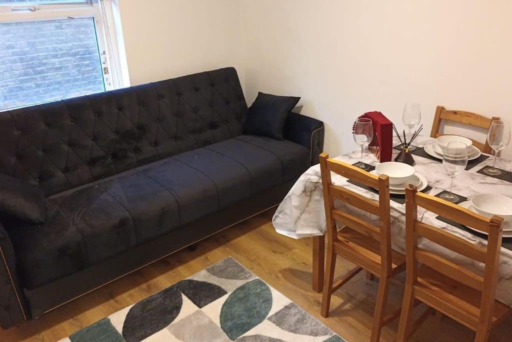 F2 2 Bed Flat In Hammersmith Opposite Olympia - Sleeps 5 People Apartment London