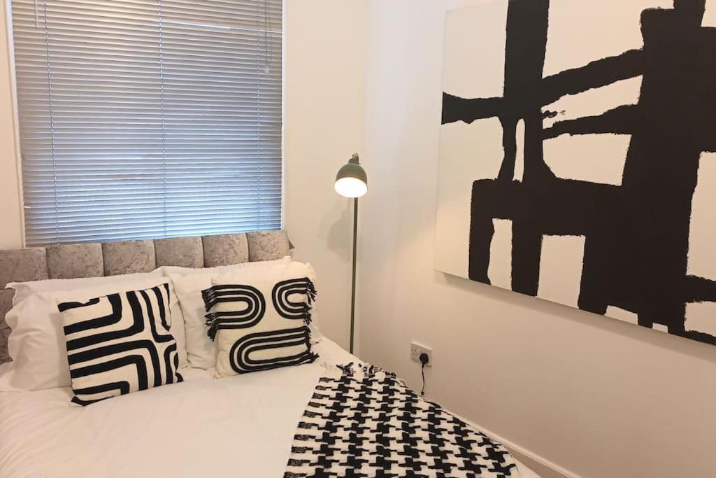 Apartment F2 2 Bed Flat In Hammersmith Opposite Olympia - Sleeps 5 People