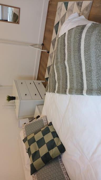 F2 2 Bed Flat In Hammersmith Opposite Olympia - Sleeps 5 People * London