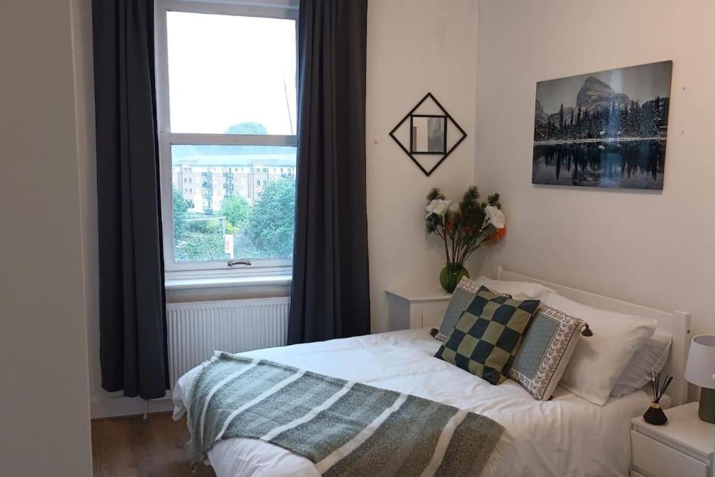 F2 2 Bed Flat In Hammersmith Opposite Olympia - Sleeps 5 People Apartment