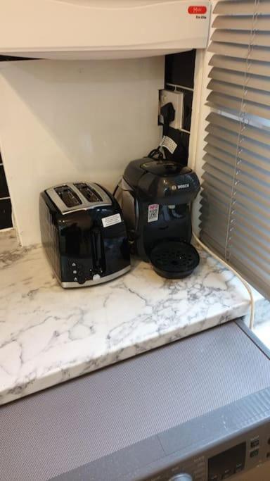 Apartment F2 2 Bed Flat In Hammersmith Opposite Olympia - Sleeps 5 People London