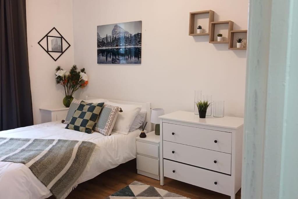 F2 2 Bed Flat In Hammersmith Opposite Olympia - Sleeps 5 People Apartment
