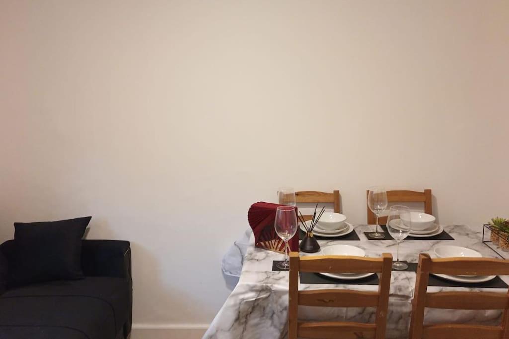 Apartment F2 2 Bed Flat In Hammersmith Opposite Olympia - Sleeps 5 People *